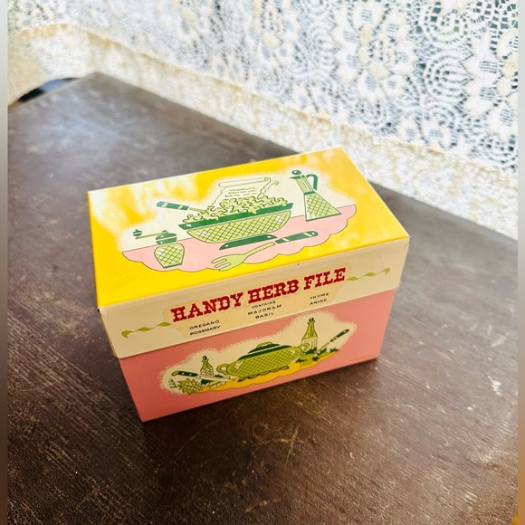 Vintage “handy herb file” metal box - Picture 2 of 6